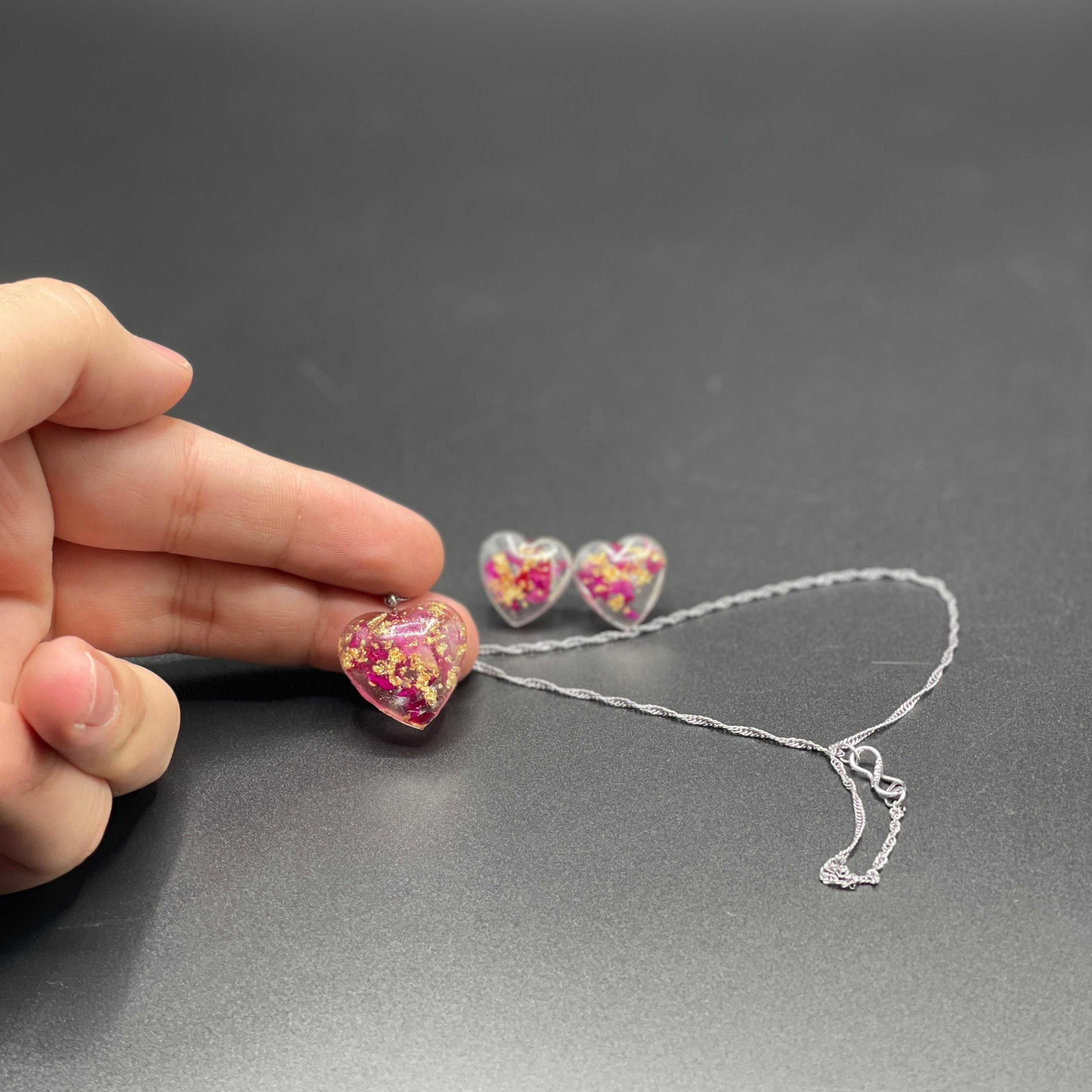 Handmade Heart Resin Jewelry Set With Dried Flowers And Gold Foil – Elegant Pendant And Earrings On Silver Chain For Women