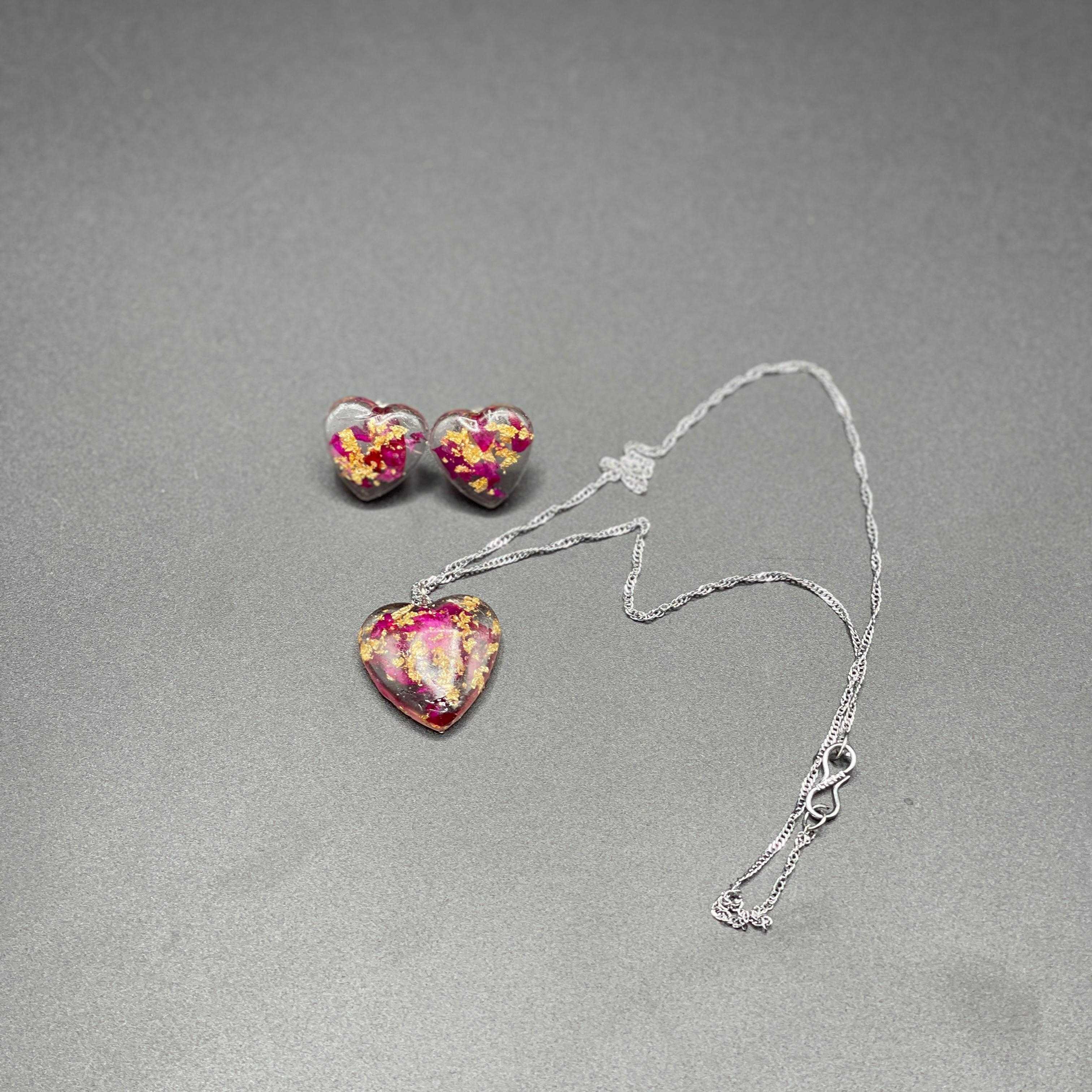 Handmade Heart Resin Jewelry Set With Dried Flowers And Gold Foil – Elegant Pendant And Earrings On Silver Chain For Women