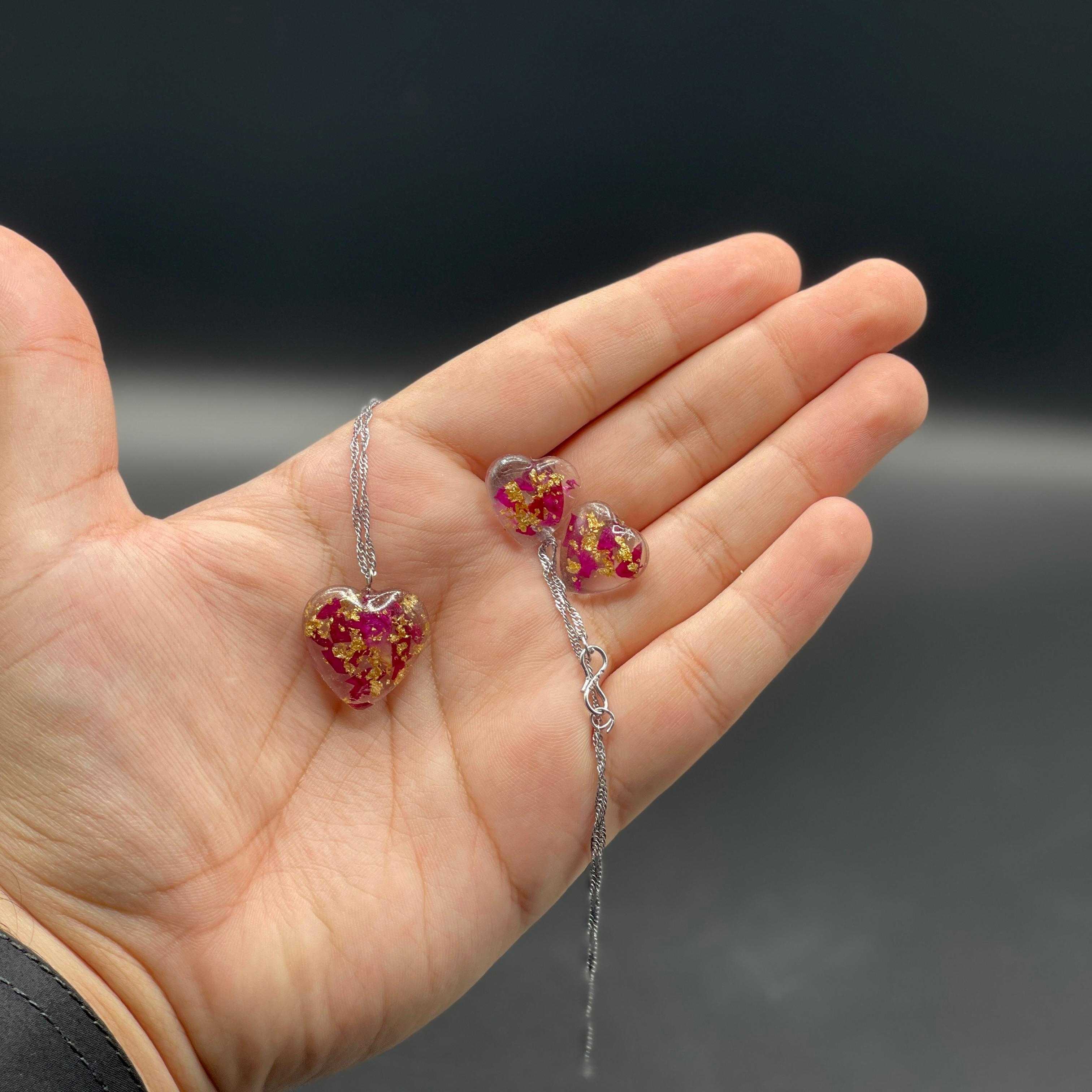 Handmade Heart Resin Jewelry Set With Dried Flowers And Gold Foil – Elegant Pendant And Earrings On Silver Chain For Women