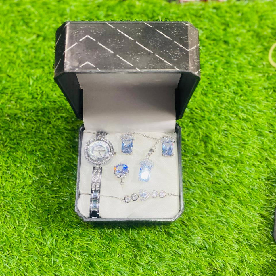 Ladies Watch Jewelry Elegant Design Durable Quality Stylish Look Reliable Performance Perfect Choice For Daily Wear (With Box)